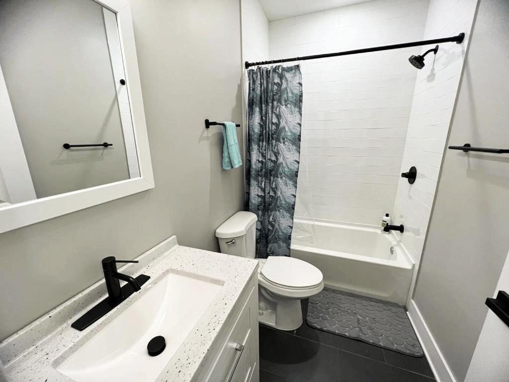 Modern 2Br 2Ba Apartment With Rooftop In Brewerytown フィラデルフィア エクステリア 写真